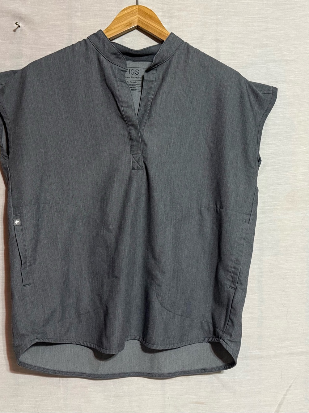FIGS Technical Collection Gray Sleeveless Scrub Top XS